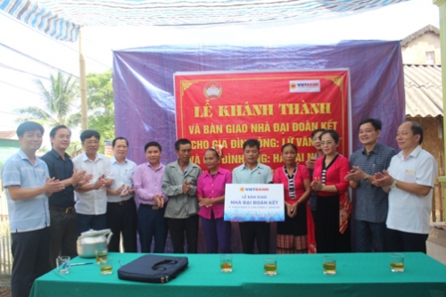 Vietbank trao tặng 2 căn nhà cho hộ nghèo tại Nghệ An