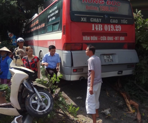 Quảng Ninh: Xe khách mất lái gây tai nạn liên hoàn