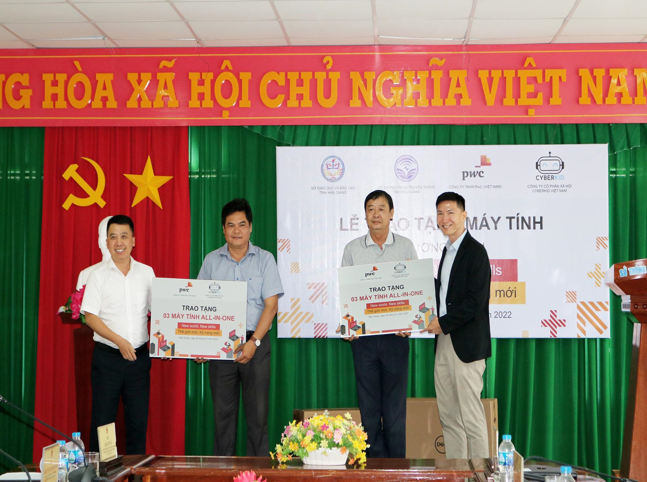 PwC Việt Nam cùng CyberKid mở rộng cơ hội tiếp cận công nghệ cho giáo viên và học sinh