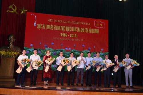 Xúc động cuộc thi tìm hiểu 50 năm thực hiện Di chúc của Chủ tịch Hồ Chí Minh