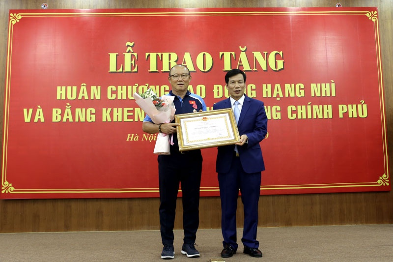 HLV Park Hang-seo vinh dự nhận Huân chương Lao động hạng Nhì