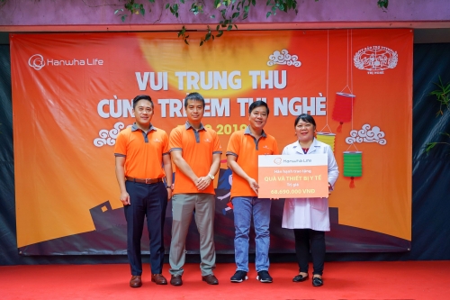 Hanwha Life Việt Nam tổ chức lễ hội Trung thu cho trẻ em khuyết tật