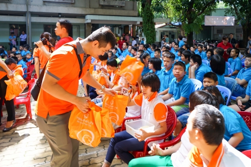 Hanwha Life Việt Nam tổ chức lễ hội Trung thu cho trẻ em khuyết tật