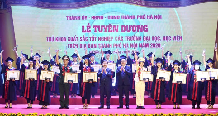 Hà Nội tuyên dương 88 thủ khoa năm 2020
