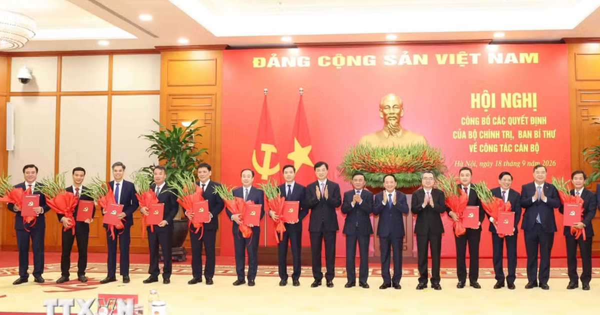 Công bố 12 quyết định của Bộ Chính trị, Ban Bí thư về công tác cán bộ Công bố 12 quyết định của Bộ Chính trị, Ban Bí thư về công tác cán bộ
