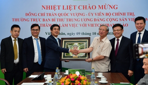 Vietcombank Lào đón đồng chí Trần Quốc Vượng – Thường trực Ban Bí thư tới thăm và làm việc