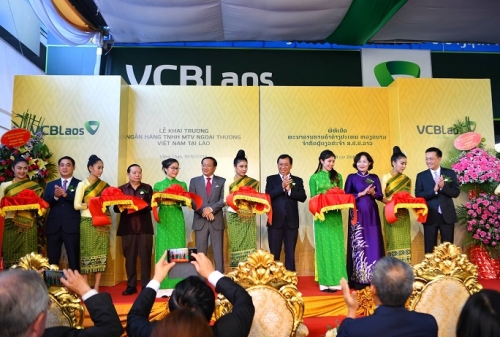 Vietcombank khai trương ngân hàng 100% vốn tại Lào