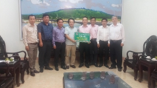 NHCSXH thăm và ủng hộ tỉnh Quảng Ngãi khắc phục hậu quả bão số 6