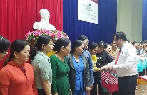 Đà Nẵng: Cùng Agribank thay túi ni lông bằng giỏ đi chợ