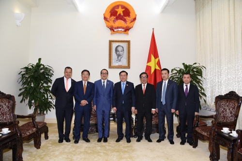 Phó Thủ tướng đánh giá cao việc hợp tác giữa FWD và Vietcombank
