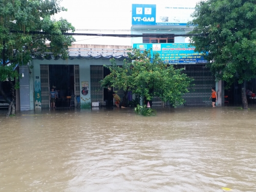 Đà Nẵng: Mưa lớn, nhiều tuyến đường ngập sâu