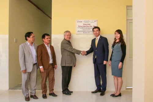 Hanwha Life Việt Nam trao tặng phòng khám cho Trung tâm Y tế huyện Krông Bông