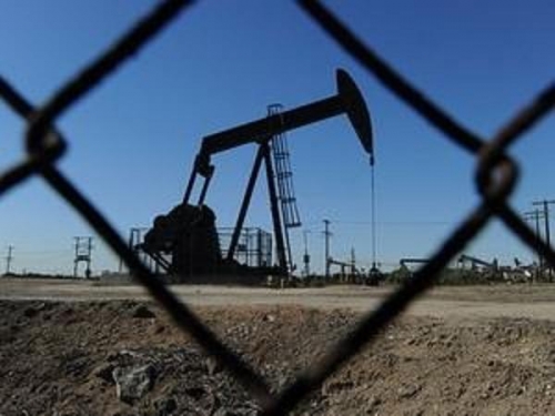 Ảrập Xêút “gương mẫu” cắt giảm sản lượng dầu xuống thấp nhất 2 năm
