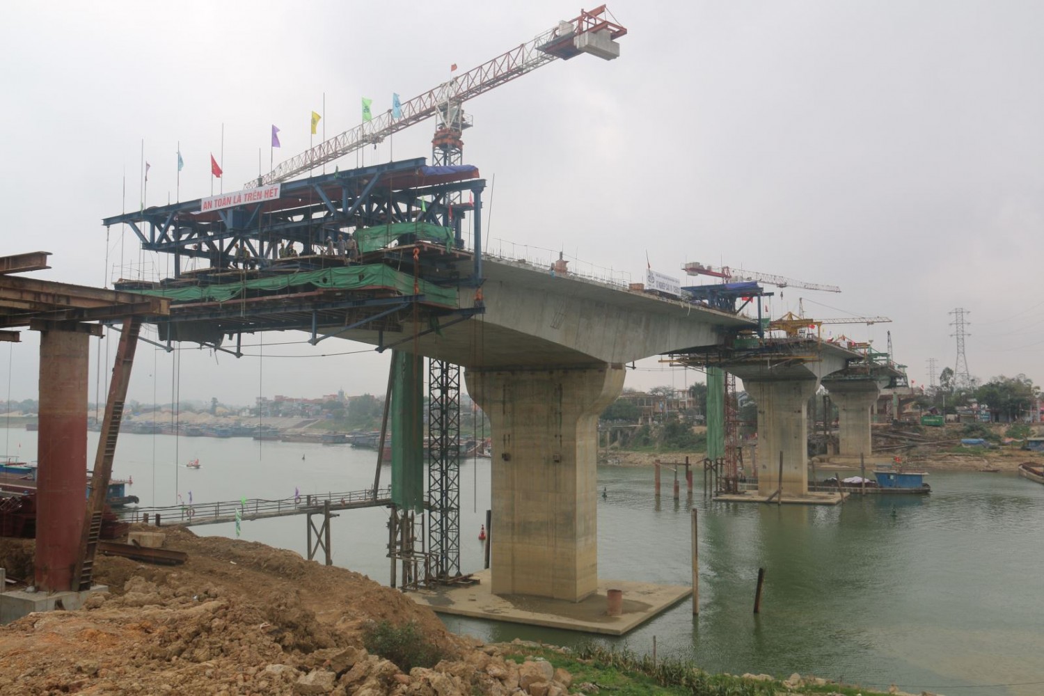 Cầu Việt Trì mới dự kiến sẽ hoàn thành vào 19/5/2015