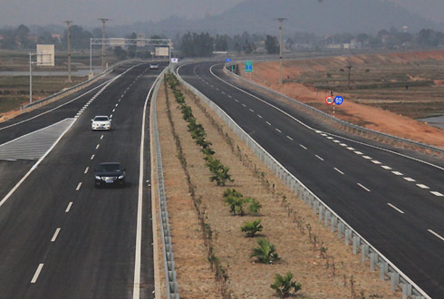 Đến năm 2020 hoàn thành khoảng 2.500km đường cao tốc