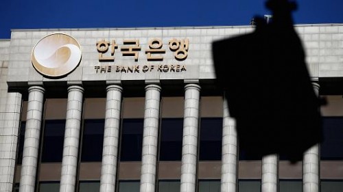 Hàn Quốc giữ nguyên lãi suất do lo ngại nợ và dòng vốn chảy ra