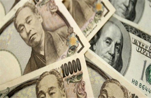 USD giảm nhẹ so với đồng yên khi triển vọng chính trị của ông Abe bị che mờ