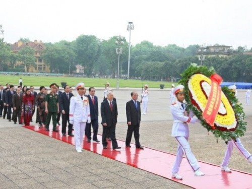 Đời đời nhớ ơn Chủ tịch Hồ Chí Minh và các Anh hùng liệt sĩ