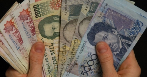 Người dân Venezuela ồ ạt chuyển từ đồng bolivar sang tiền ảo