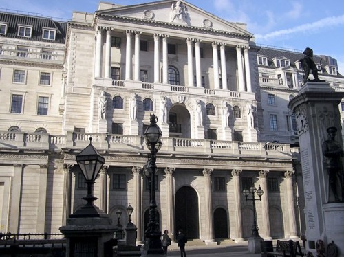 NHTW Anh vẫn duy trì lãi suất siêu thấp và quy mô gói QE