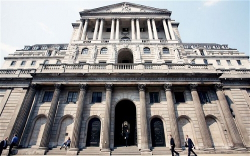 NHTW Anh giữ nguyên lãi suất, giảm dự báo tăng trưởng và lạm phát