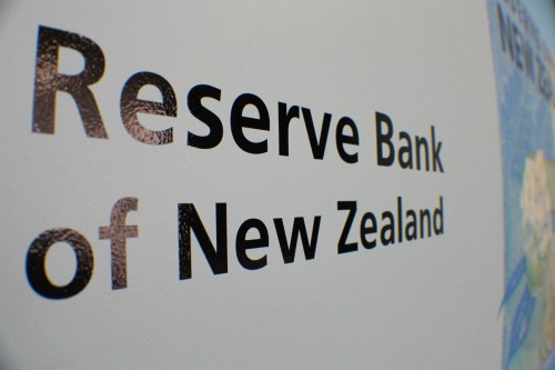 NHTW New Zealand giảm tiếp lãi suất và để ngỏ khả năng nới lỏng hơn nữa