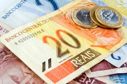 Đồng real Brazil lao dốc, rơi xuống thấp nhất 12 năm so với đồng USD