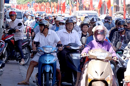 Hà Nội tạm dừng thu phí đường bộ xe máy