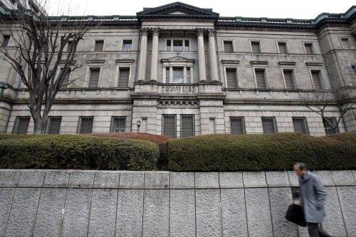 Kinh tế Nhật giảm tốc mạnh lại thúc ép nới lỏng chính sách