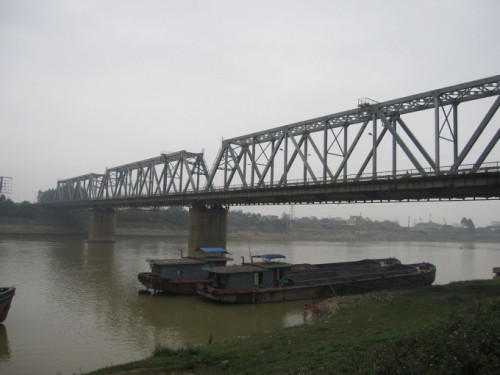 Sửa cầu Việt Trì, cho phép ô tô dưới 7 chỗ lưu thông