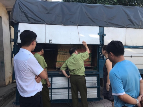 Chi cục Quản lý Thị trường Hà Nội vừa thu giữ lô hàng gạch Royal nghi nhái