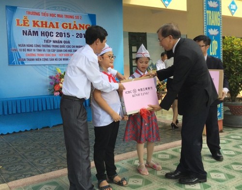 ICBC Hà Nội tặng quà 2 trường tiểu học tại Bắc Giang nhân ngày khai giảng