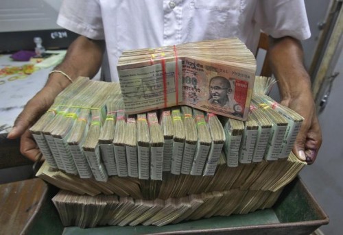 Ấn Độ: Đồng rupee rớt mạnh sau khi một quan chức đề xuất phá giá