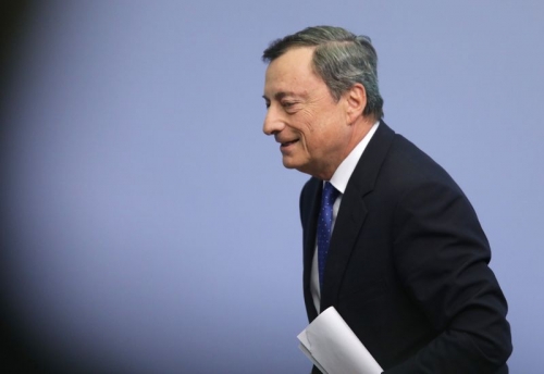 Draghi sẽ “hạ cánh mềm” cho chính sách kích thích khi ECB vẫn lo lạm phát