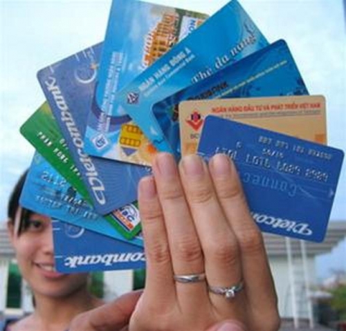 Sẽ ấn định hạn mức thẻ tín dụng, hạn mức rút ngoại tệ mặt ở nước ngoài