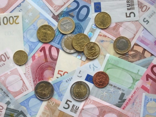 Đồng  USD tiếp tục tăng còn euro sụt giảm mạnh vì ECB