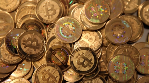 Bitcoin chạm ngưỡng 12.000 USD