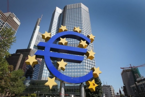 ECB giữ nguyên quan điểm chính sách do lo ngại lạm phát yếu