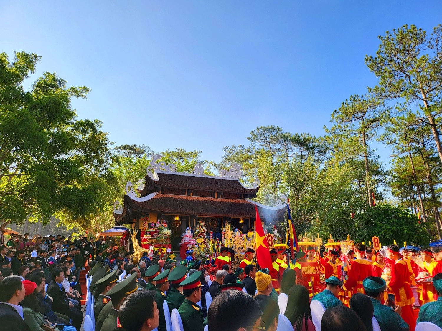Hướng về cội nguồn, dâng hương tưởng nhớ vua Hùng tại Đền thờ Âu Lạc  tỉnh Lâm Đồng