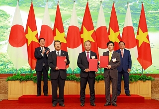VietCredit, Hitachi và VietnamPost ký hợp tác kinh doanh