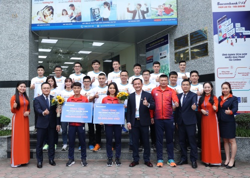 Sacombank thưởng nóng Nguyên Thanh và Ngọc Hoa - hai vận động viên marathon xuất sắc