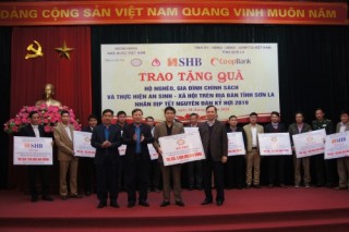 Ngành Ngân hàng tặng 5,3 tỷ đồng cho công tác ASXH tại Sơn La