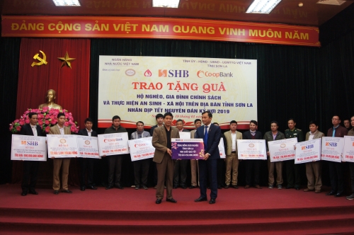 Ngành Ngân hàng tặng 5,3 tỷ đồng cho công tác ASXH tại Sơn La