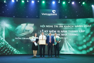 Vietcombank Nha Trang kỷ niệm 15 năm thành lập và tổ chức hội nghị khách hàng