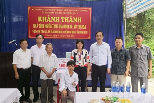 Vietcombank Ninh Bình trao tặng nhà tình nghĩa