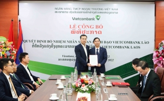 Công bố quyết định về nhân sự Ban lãnh đạo VCB Lào