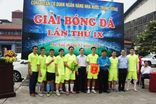 CIC giành ngôi vô địch giải bóng đá Công đoàn Cơ quan NHNN TW