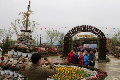 Tháng 4 về, tín đồ du lịch rủ nhau tới Fansipan Legend