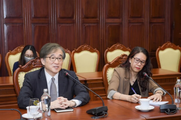 Phó Thống đốc Phạm Thanh Hà tiếp Giám đốc Cơ quan Giám sát Kinh tế vĩ mô ASEAN+3