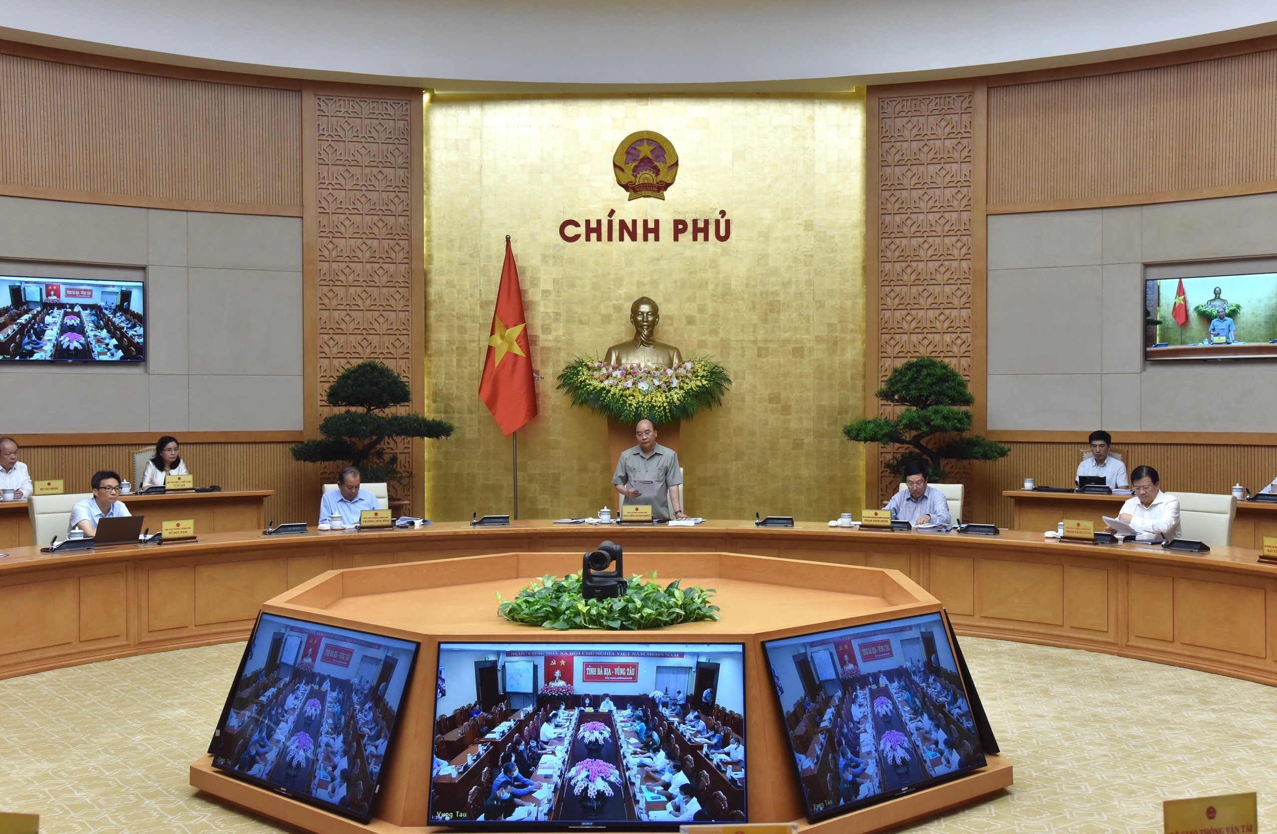 Thủ tướng chủ trì họp trực tuyến toàn quốc về phòng, chống COVID-19